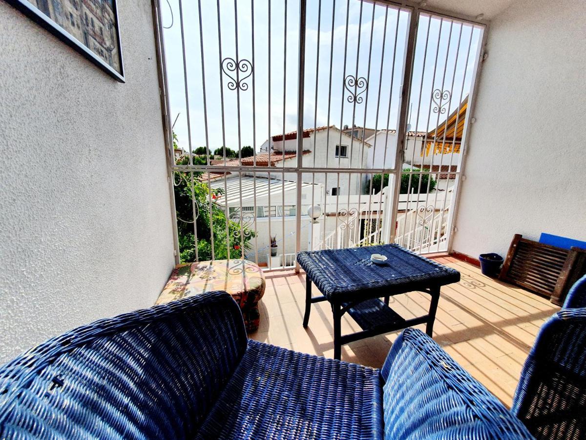 Bonita Casa Con Terraza Y Patio เอมปูเรียบราบา ภายนอก รูปภาพ