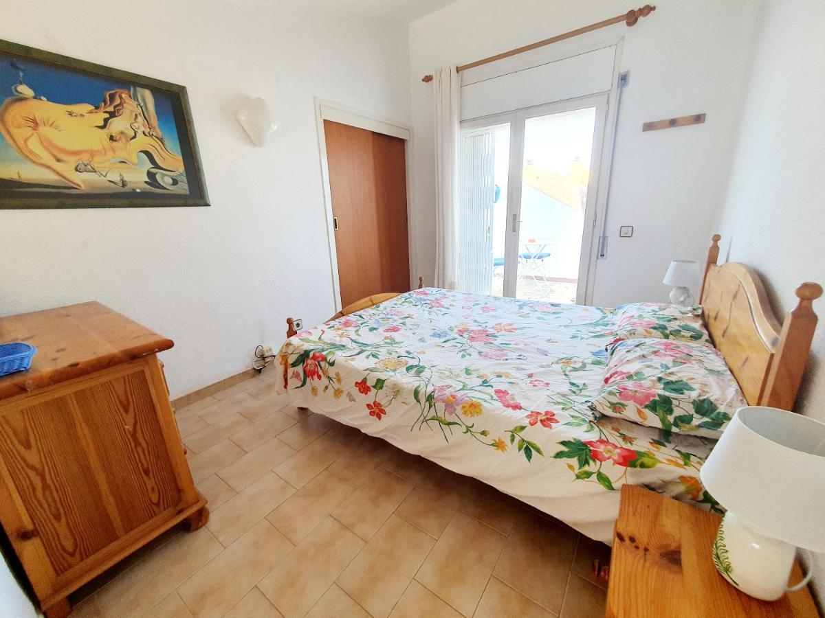 Bonita Casa Con Terraza Y Patio เอมปูเรียบราบา ภายนอก รูปภาพ